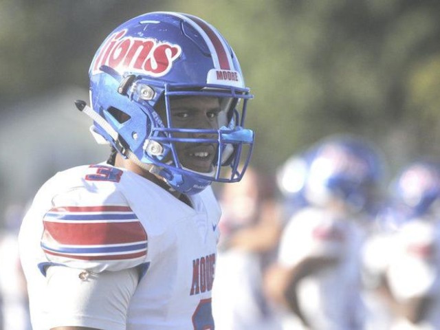 DL Nikale Davis banged up in Moore debut