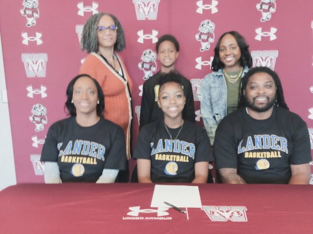 Mariah Randolph Signs With Lander