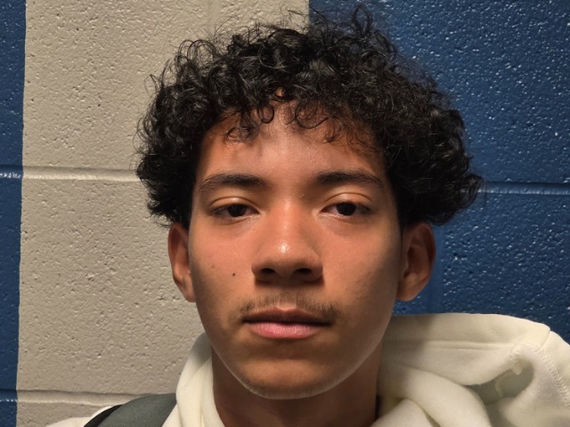 Esteban Gil Named Student-Athlete of the Week
