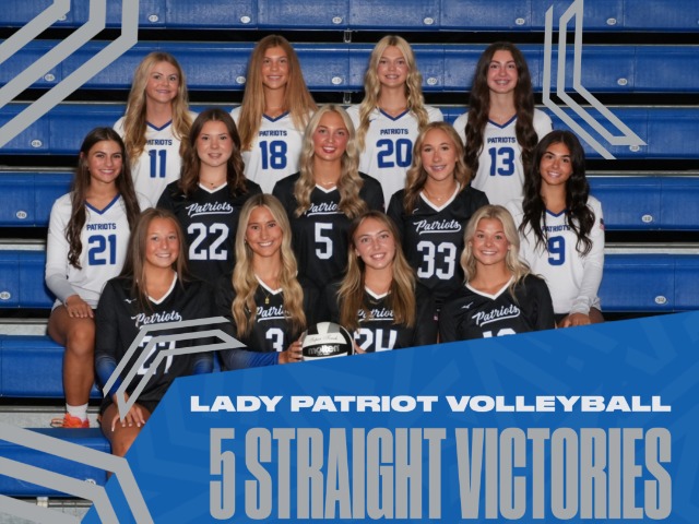 Volleyball Celebrates Senior Night with 5th Consecutive Victory