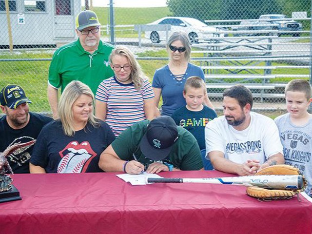 Huntsville’s Savarro commits to Crowley’s Ridge