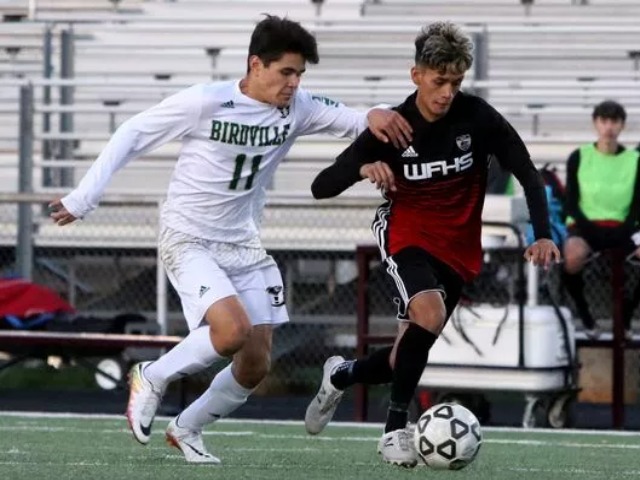 Birdville dethrones Coyotes in final minutes