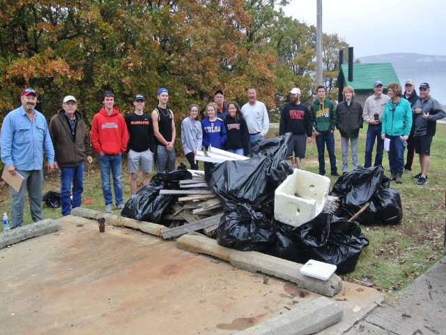 Golfers clean up Skiatook Lake