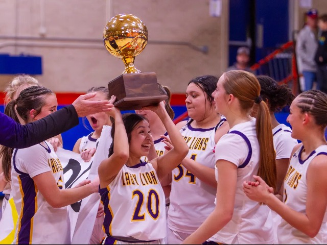 Ozona girls basketball overcomes halftime deficit, topples New Deal in regional semifinal