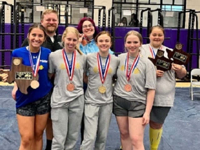 LADY CATS POWERLIFTING TAKES 3RD PLACE AT REGIONALS