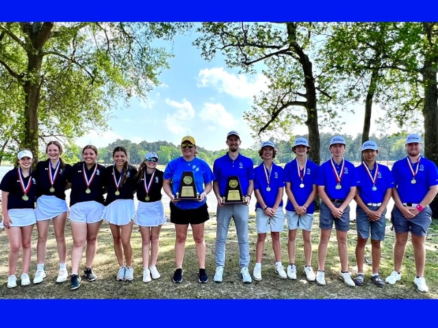 WIldcat and LadyCat Golf Teams Both Win District