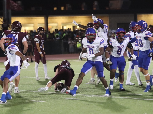 Late 4th and 1 stop helps lead Wildcats to victory