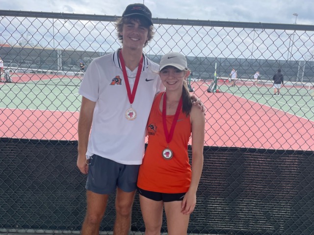 Siddons and Posey bring home the bronze at Regional tennis tournament
