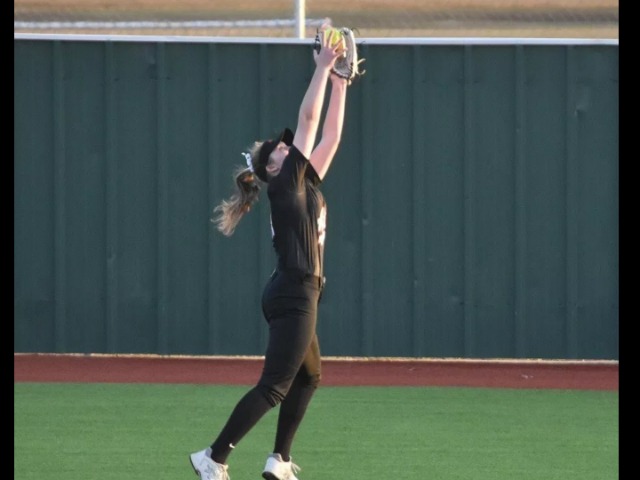 Ladycats, Bearcats win respective district diamond games as both stay undefeated in 4-5A