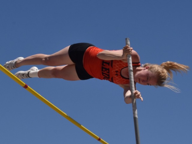 Aledo adds three more gold medals at regional track meet; Bearcats’ sprint relay qualifies for state