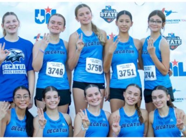 Decatur girls capture bronze at HOKA McNeil Invitational