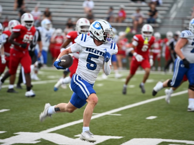 Eagles outlast Mavericks in Week 3 shootout, 71-64