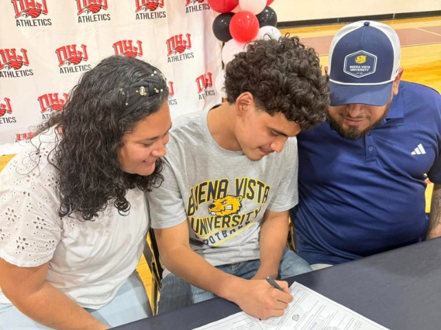 Chavez Signs with Buena Vista University
