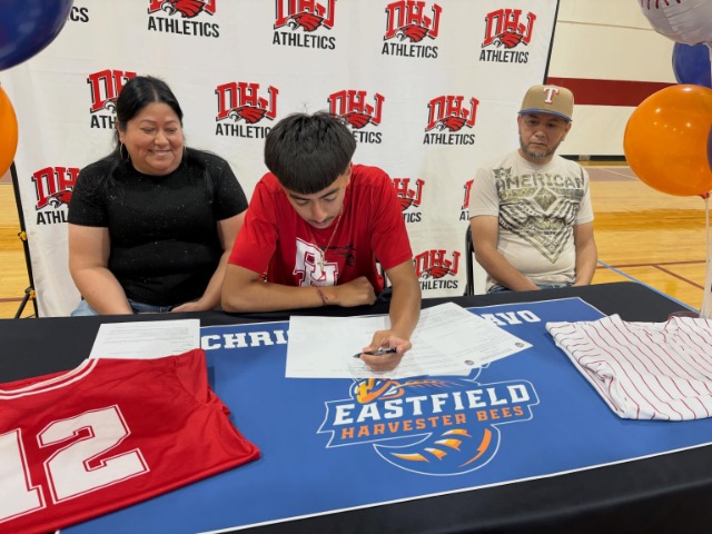 Bravo signs with Dallas College Eastfield Baseball