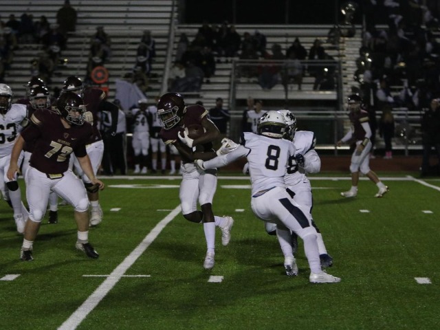 Heritage hangs on to tame Lobos, 42-35
