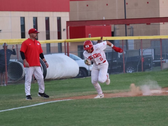 Tigers beat University in Extra Innings 