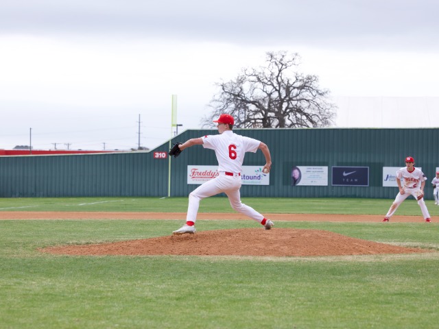 Belton Beats Lake Belton in Extra Innings 