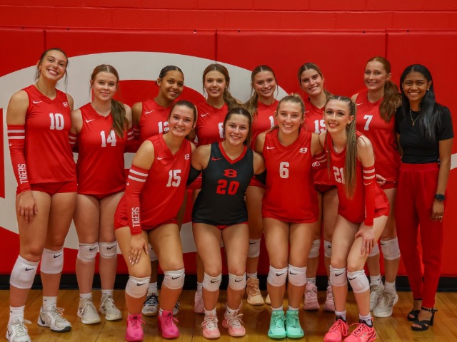 Varsity Volleyball Wins Over Ellison