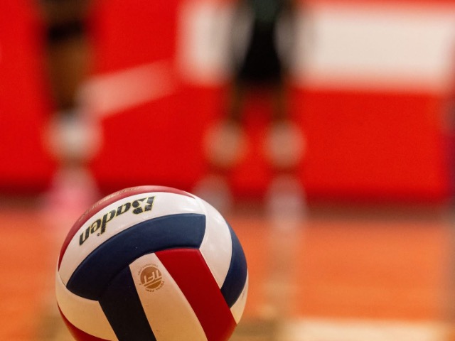 Varsity volleyball defeats Shoemaker