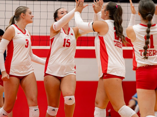 Varsity Volleyball Sweeps Killeen