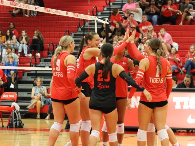 Varsity Volleyball Starts the Season With a Win