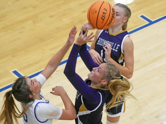 Lady Bearcats Unable To Overcome Early Deficit