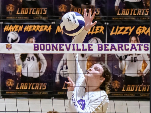 Bearcat Volleyball Posts Third Conference Win
