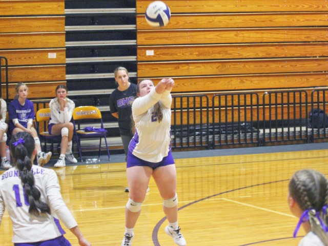 Bearcats Sweep Charleston To Start Three Match Week