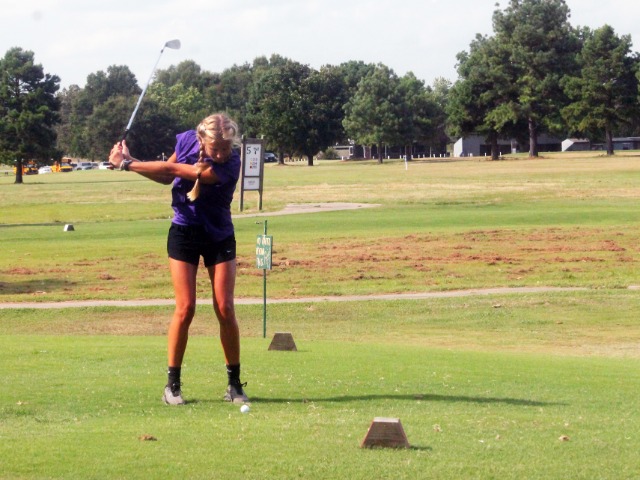 Bearcats Have Rough Day On Links