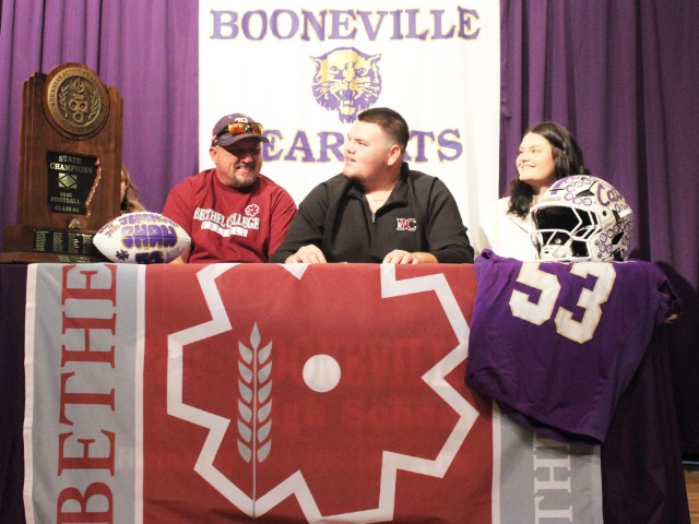 Lady Bearcats Stay Perfect Behind Sanchez, Swint