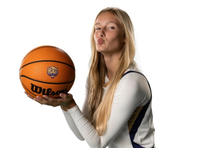 Swint, Lady Bearcats Cruise in Conference Opener