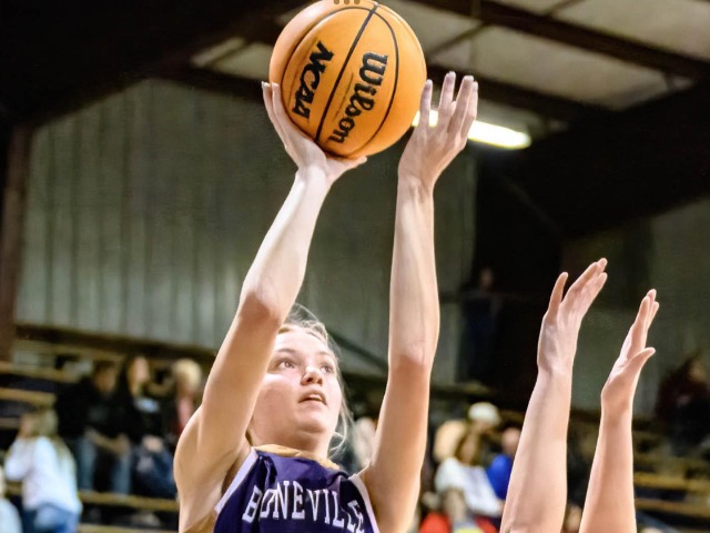 Four Lady Bearcats Score In Double Figures In Win Over Hackett