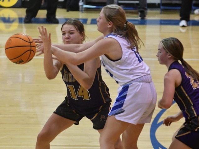 Jr. Lady Bearcats Win Conference Game In Paris
