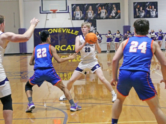 Bearcats Manhandle Gators On Homecoming Night