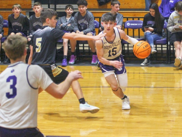 Rhinehart 3, Brackney Free Throws Push Junior High Bearcats Past Charleston