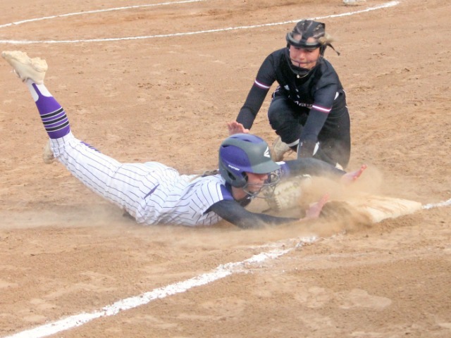 Lady Bearcats Fall To Lincoln