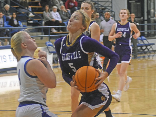 Swint Scores 30, Lady Bearcats Clinch Regional Berth