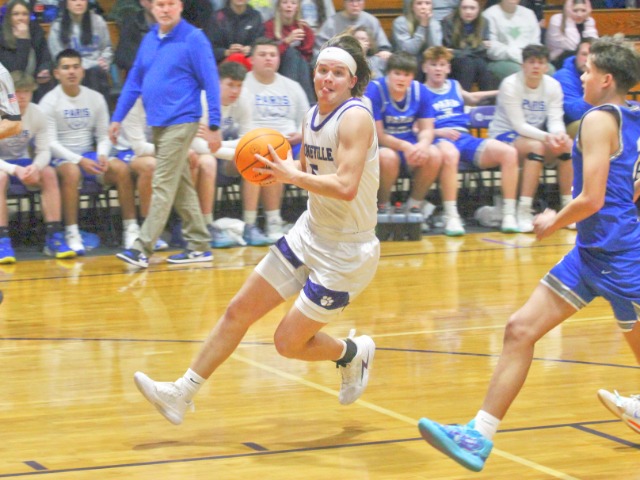 Washburn Scores 10 In Final 3:32, Leads Bearcats To Win Over Paris