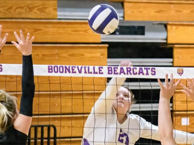 Bearcat Volleyball Returns Home After Win Over Charleston