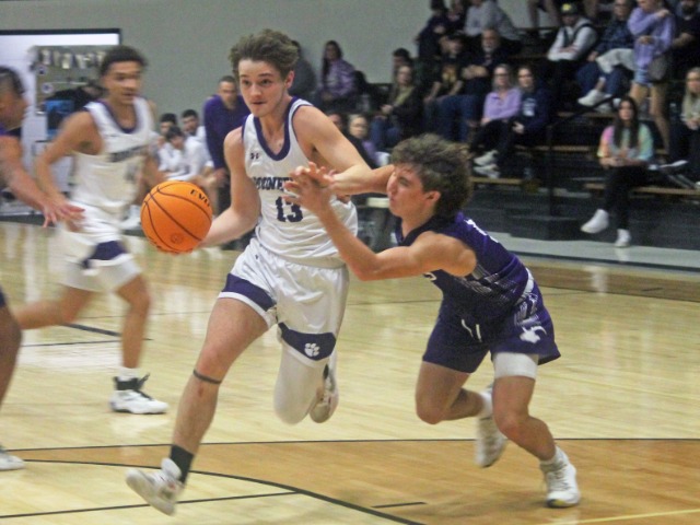 Bearcats Beat Elks To Advance In Regional, Earn State Tournament Berth