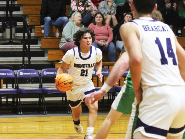 Warren, Bearcats Win Bearcat Relays