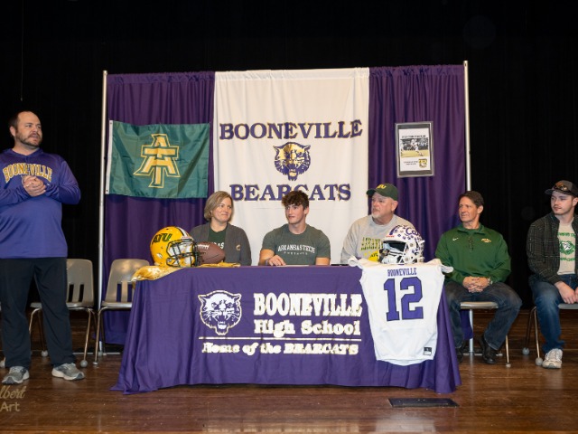 Tatum Signs With Tech