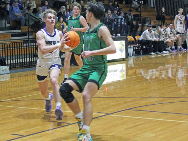 Bearcats Keep Pace With League Leaders