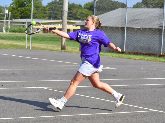 Lady Bearcats Sweep Mulberry; Boys Split