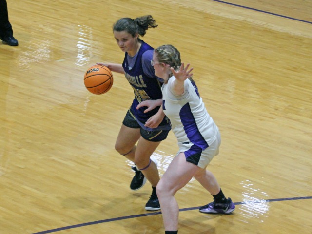 Walker Scores 12 In Monday Loss