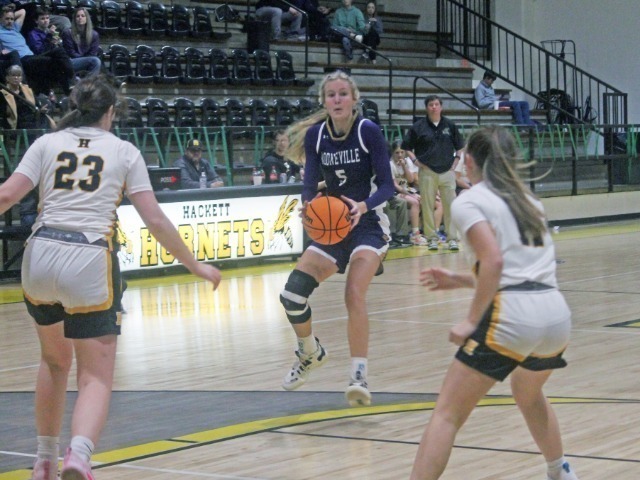 Lady Bearcats Fall In Classic Semifinals