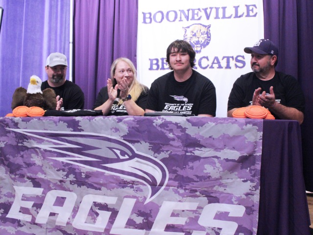 Richardson Signs To Shoot For U of O