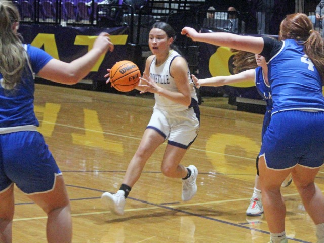 Lady Bearcats Give Head Coach Birthday Win In Home Opener