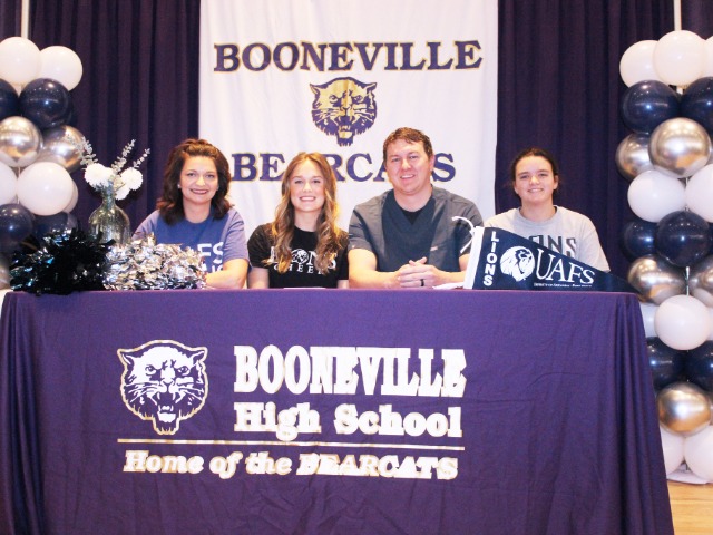 Walker Signs To Cheer At UAFS