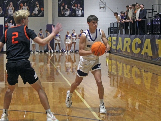 Bearcats Split Close Games